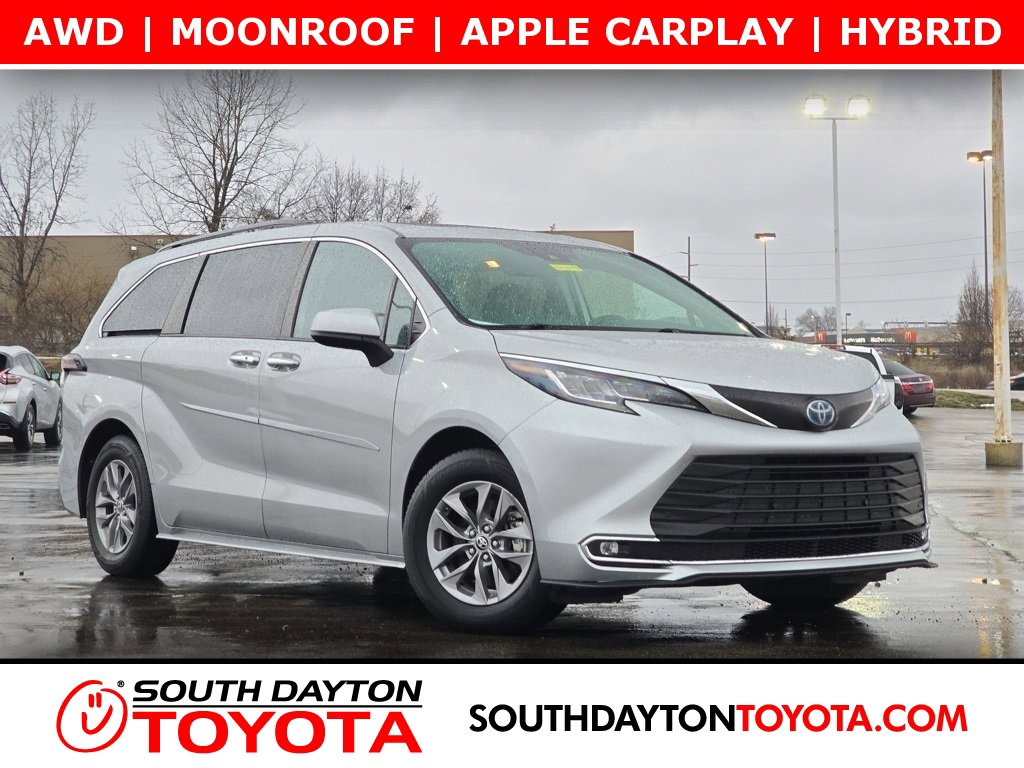 2022 Toyota Sienna XLE's photo