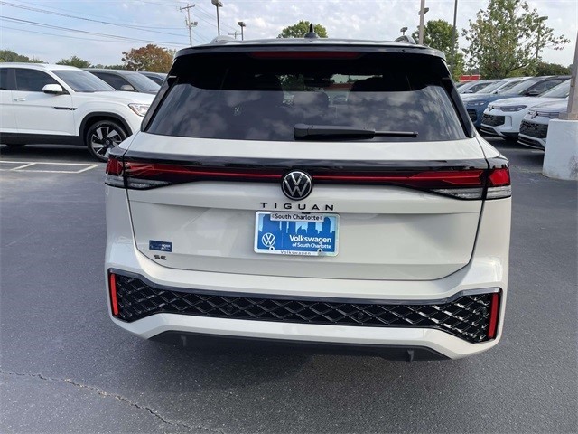 2025 Volkswagen Tiguan SE R-Line Black photo 5