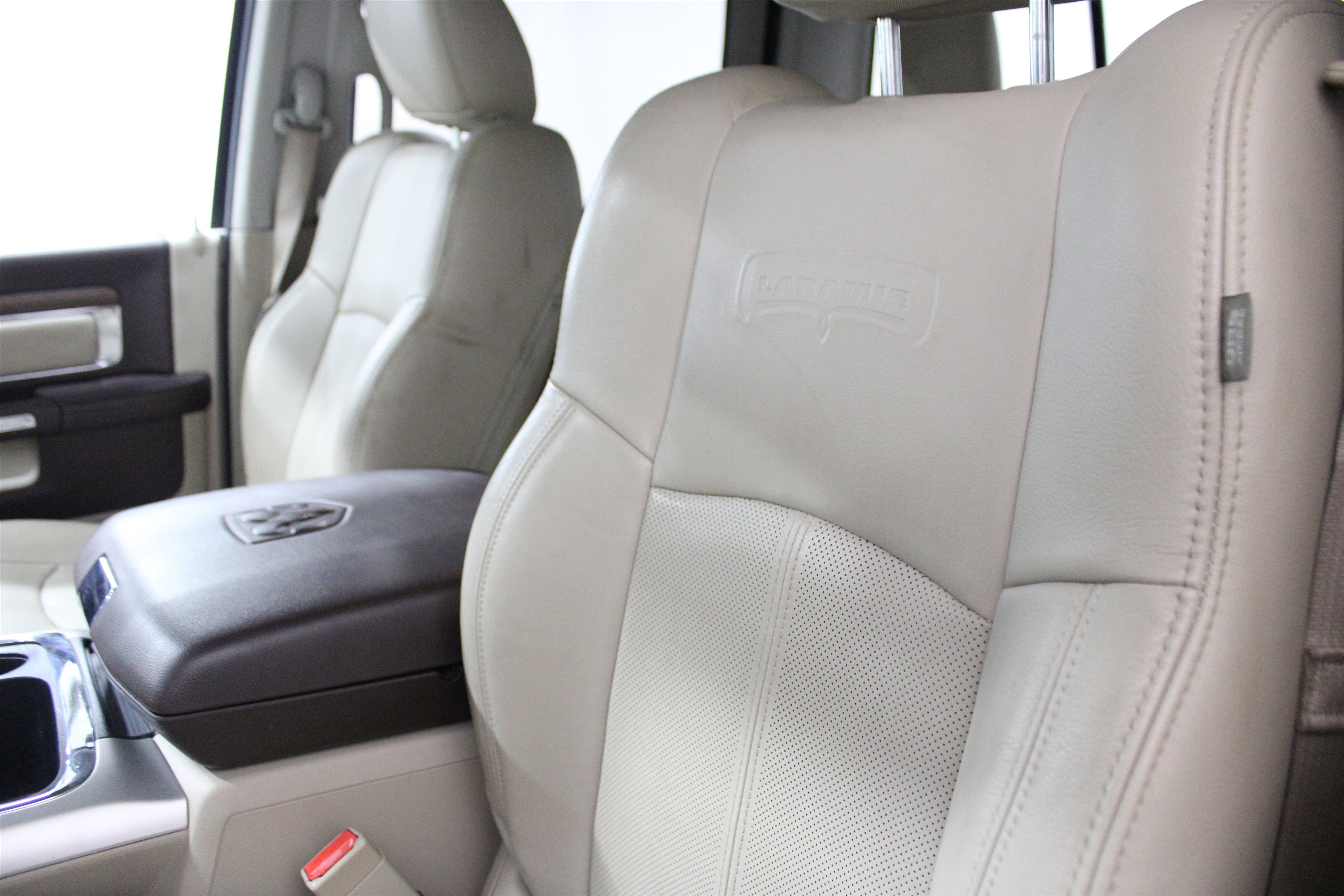 2018 Ram 1500 Laramie photo 2