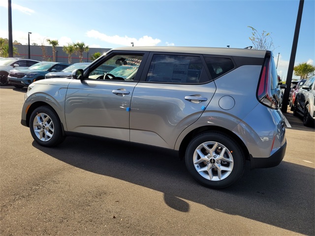 2025 Kia Soul LX photo 4