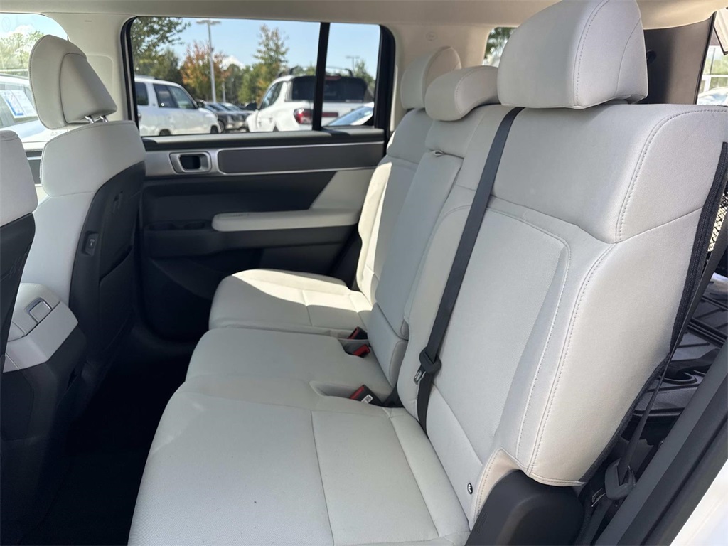2026 Hyundai Santa Fe SE photo 4