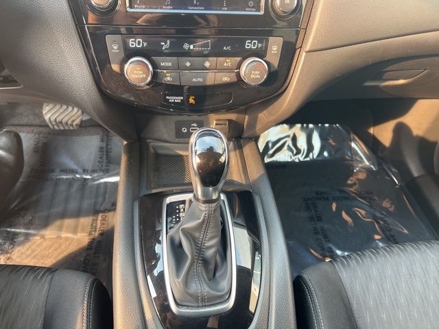 2020 Nissan Rogue SV photo 10