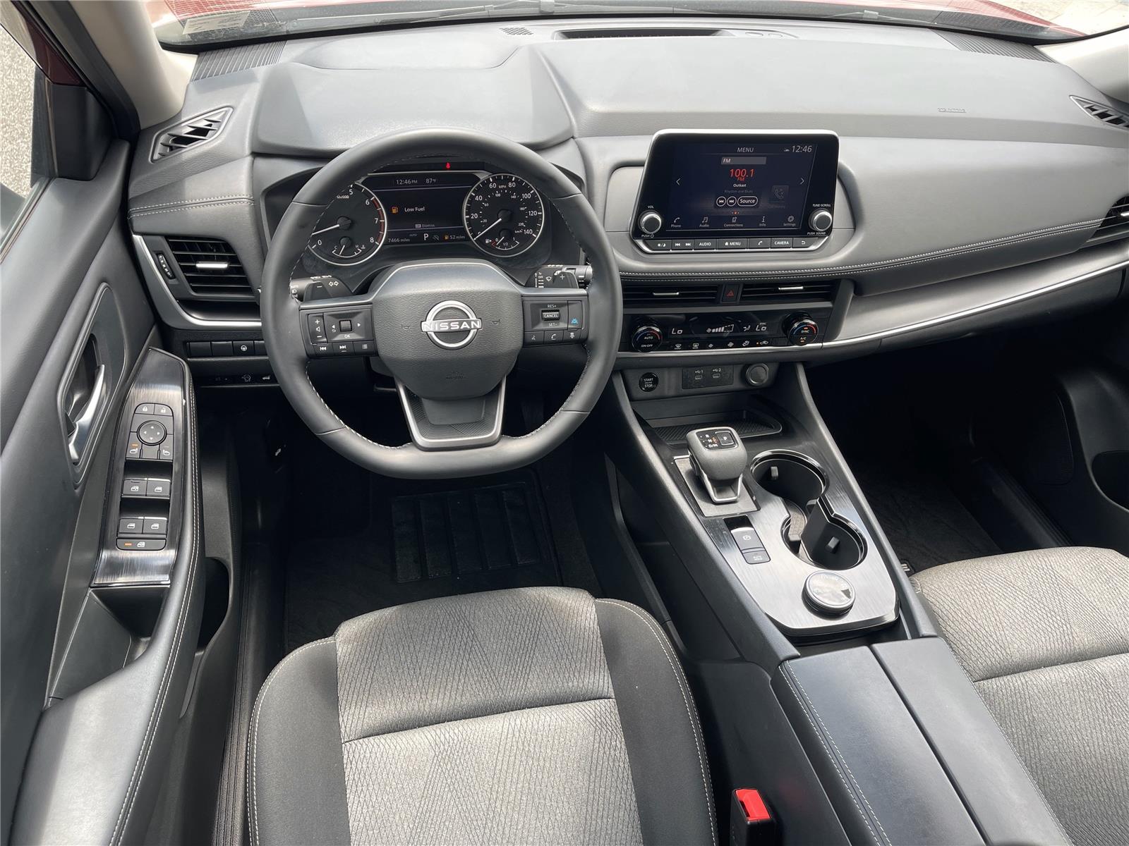 2025 Nissan Rogue SV photo 11