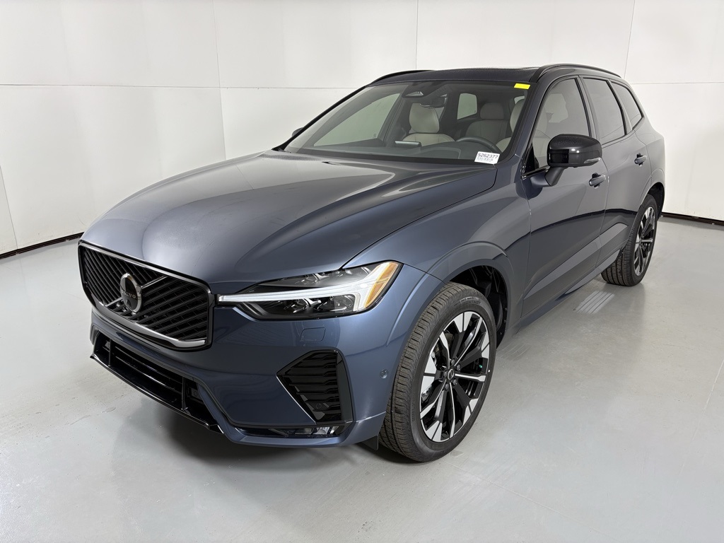 2026 Volvo XC60 B5 Plus photo 4