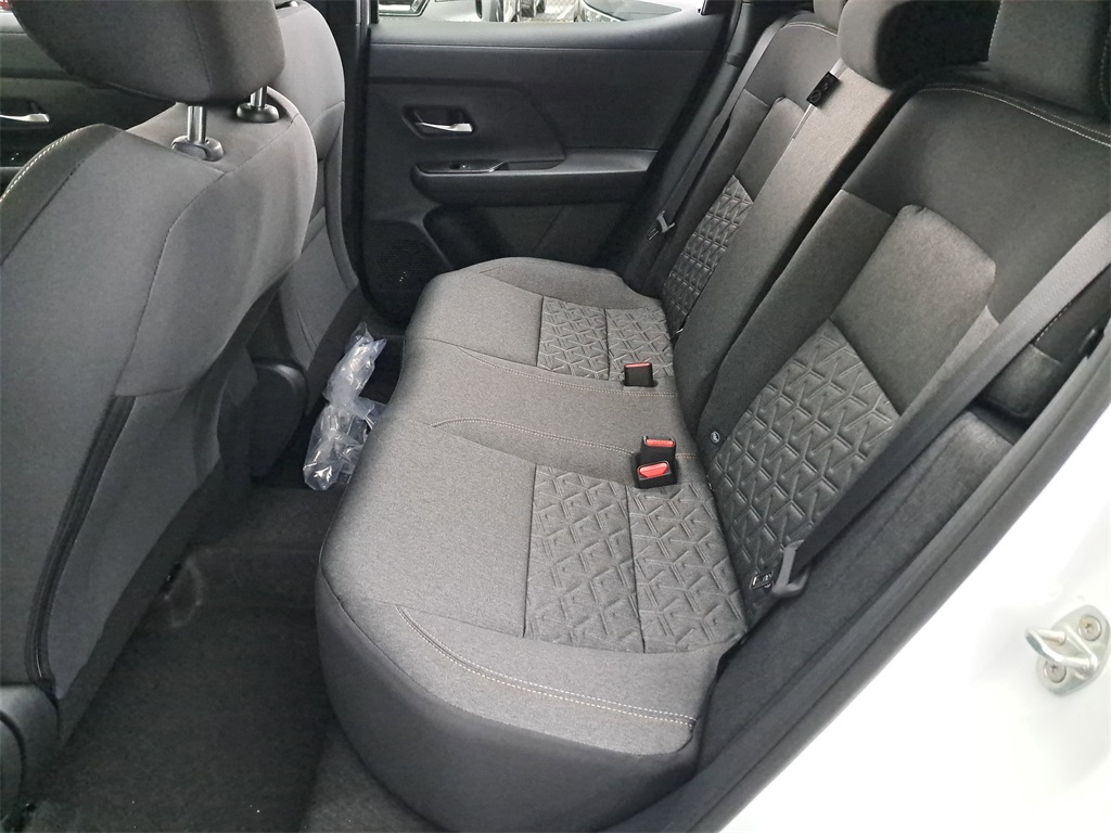 2026 Nissan Kicks SV photo 11