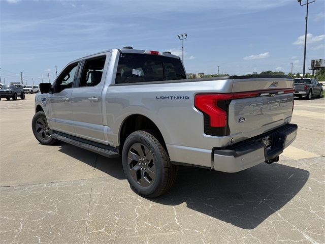 2025 Ford F-150 Lightning Lariat photo 7
