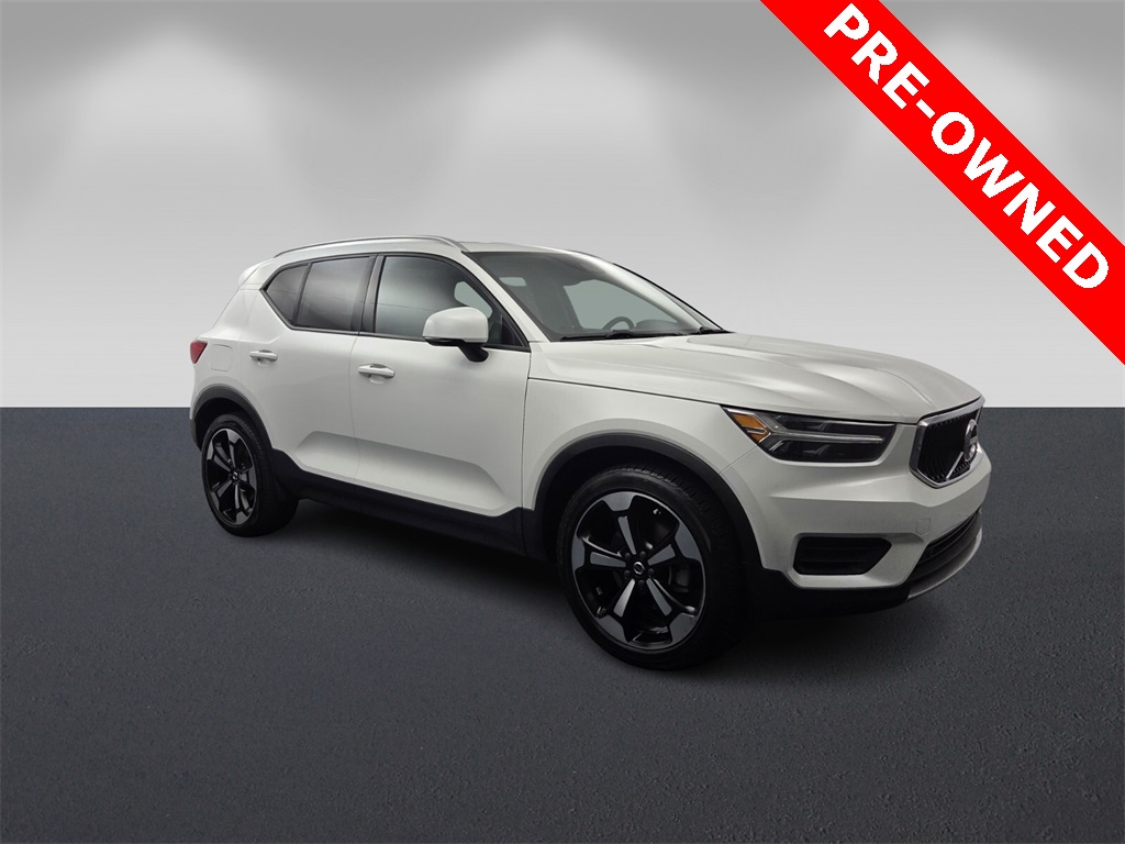 2022 Volvo XC40 Momentum's photo