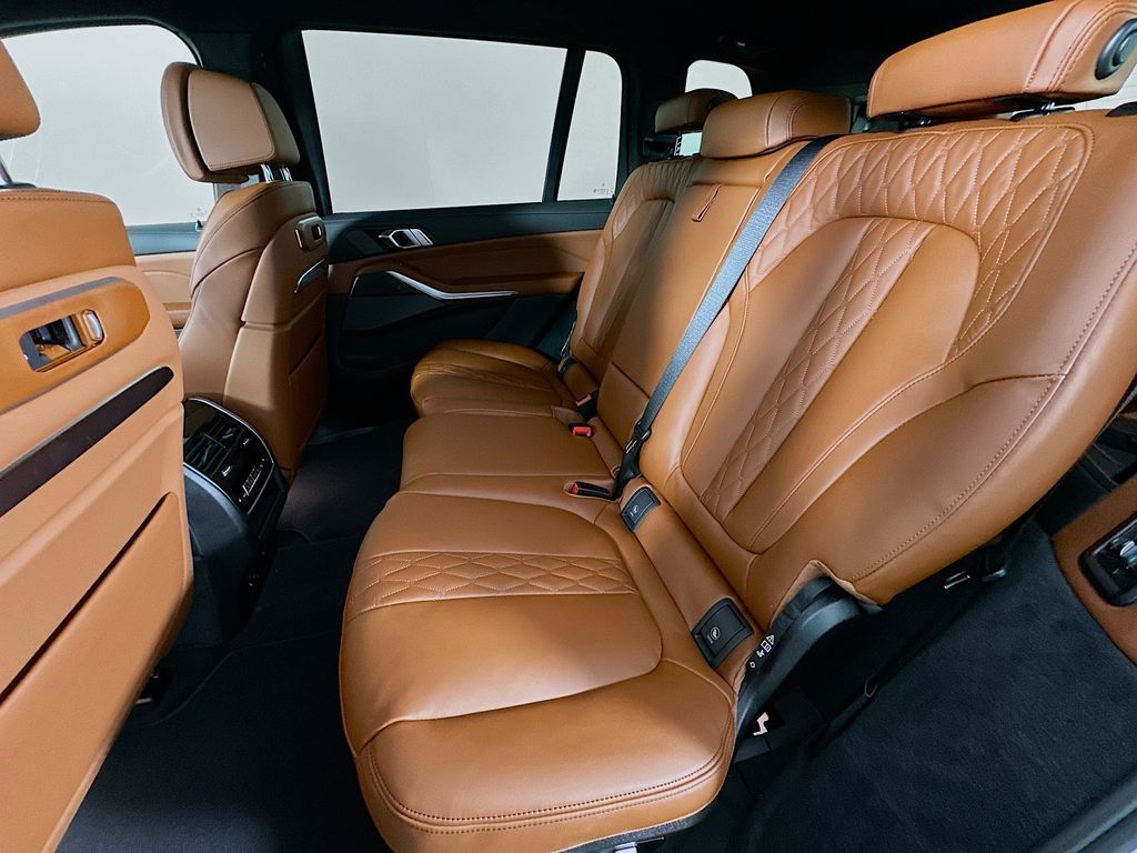 2026 Bmw X7 M60i photo 16