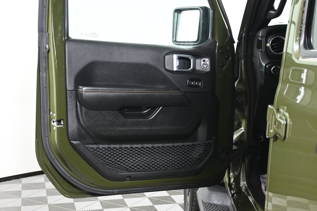 2024 Jeep Wrangler Sahara photo 29