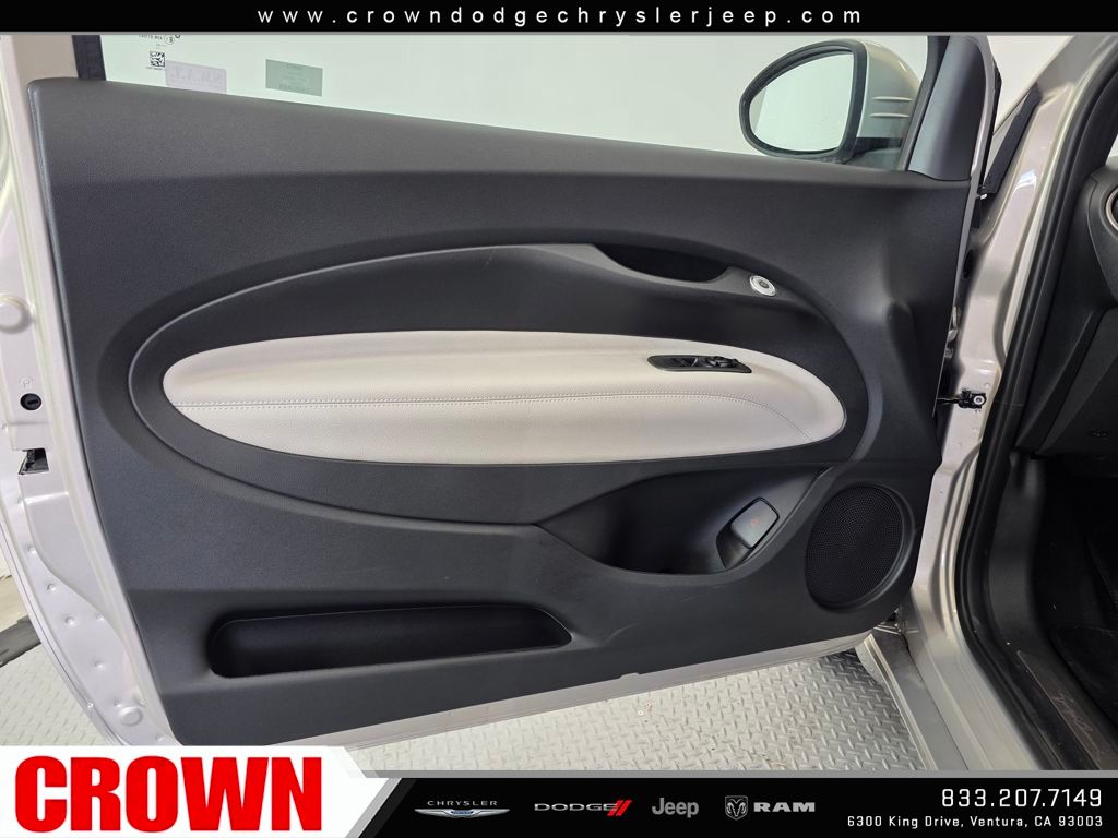 2025 Fiat 500e La Prima photo 11