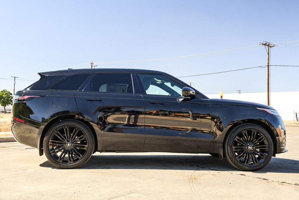 2026 Land Rover Range Rover Velar SE photo 3