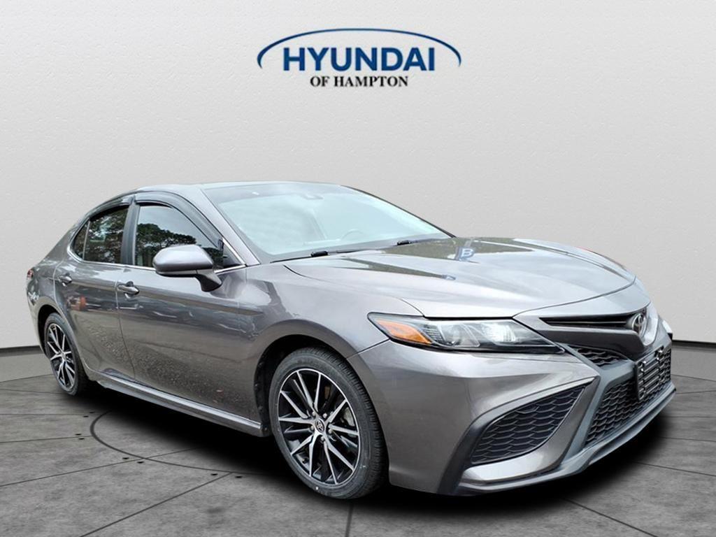 2021 Toyota Camry SE's photo