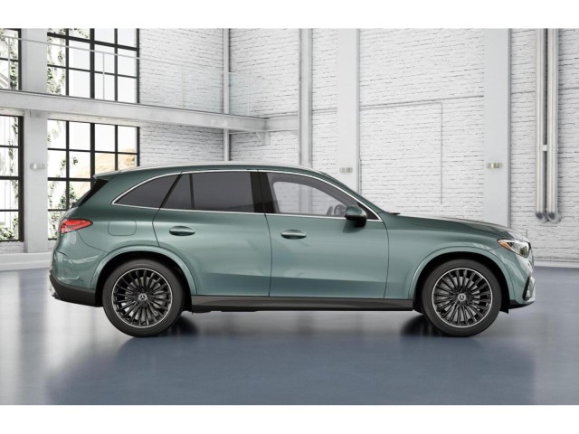 2025 Mercedes Benz GLC 300 photo 2