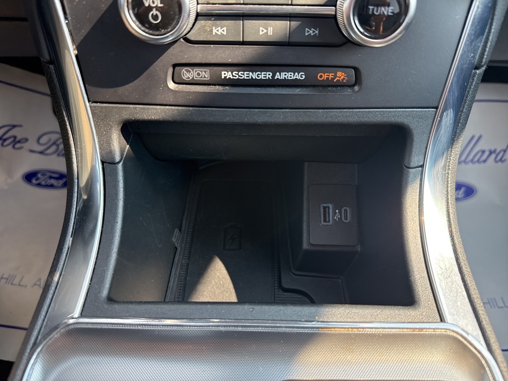 2024 Ford Edge Titanium photo 32
