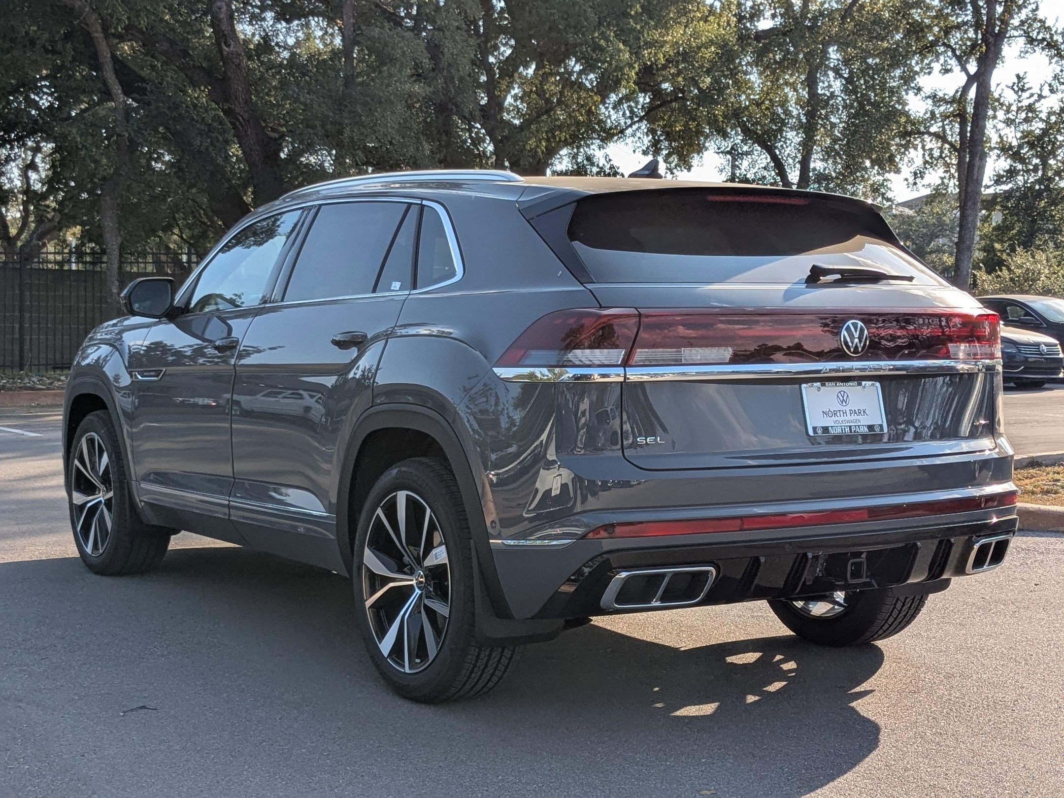 2026 Volkswagen Atlas Cross Sport SEL Premium R-Line photo 2