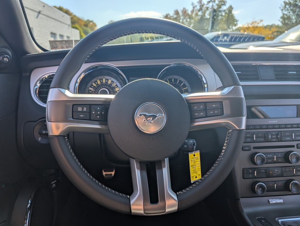 2013 Ford Mustang GT Premium photo 16