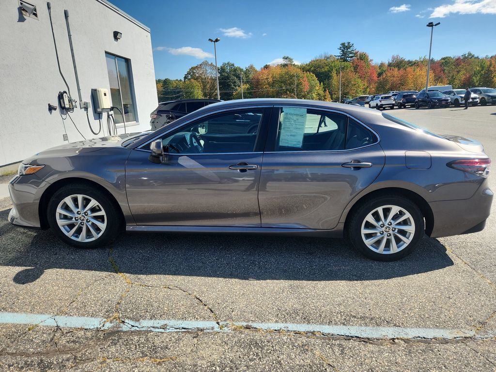 2023 Toyota Camry LE photo 3