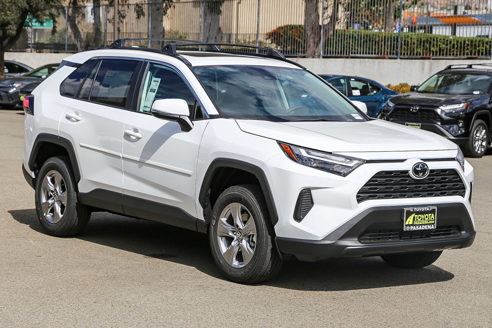 2025 Toyota RAV4 XLE photo 3
