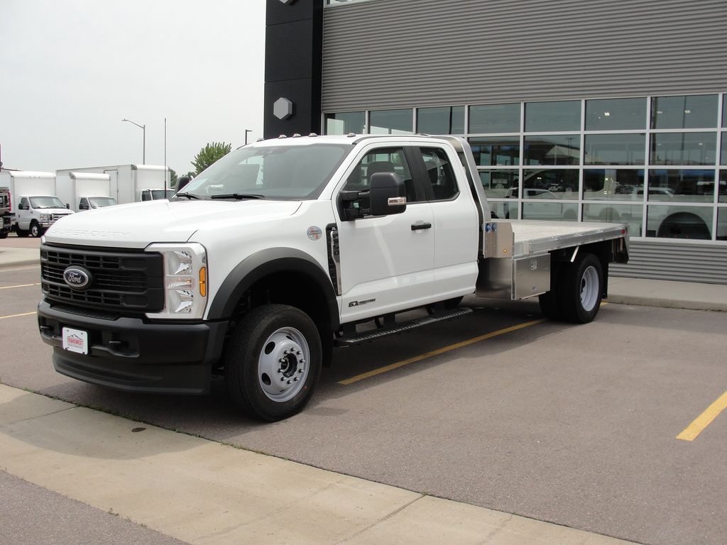 2025 Ford F-550 Super Duty Chassis Cab XL's photo