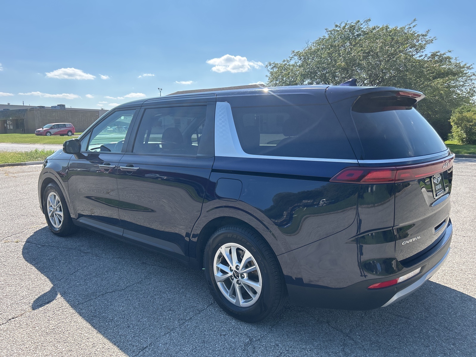 2024 Kia Carnival LX photo 10