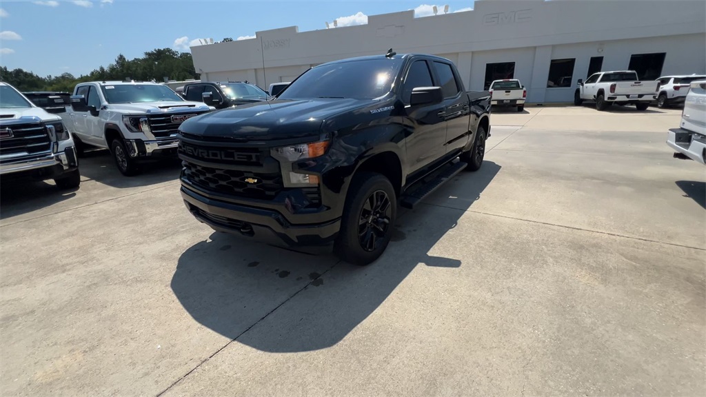 2023 Chevrolet Silverado 1500 Custom photo 4