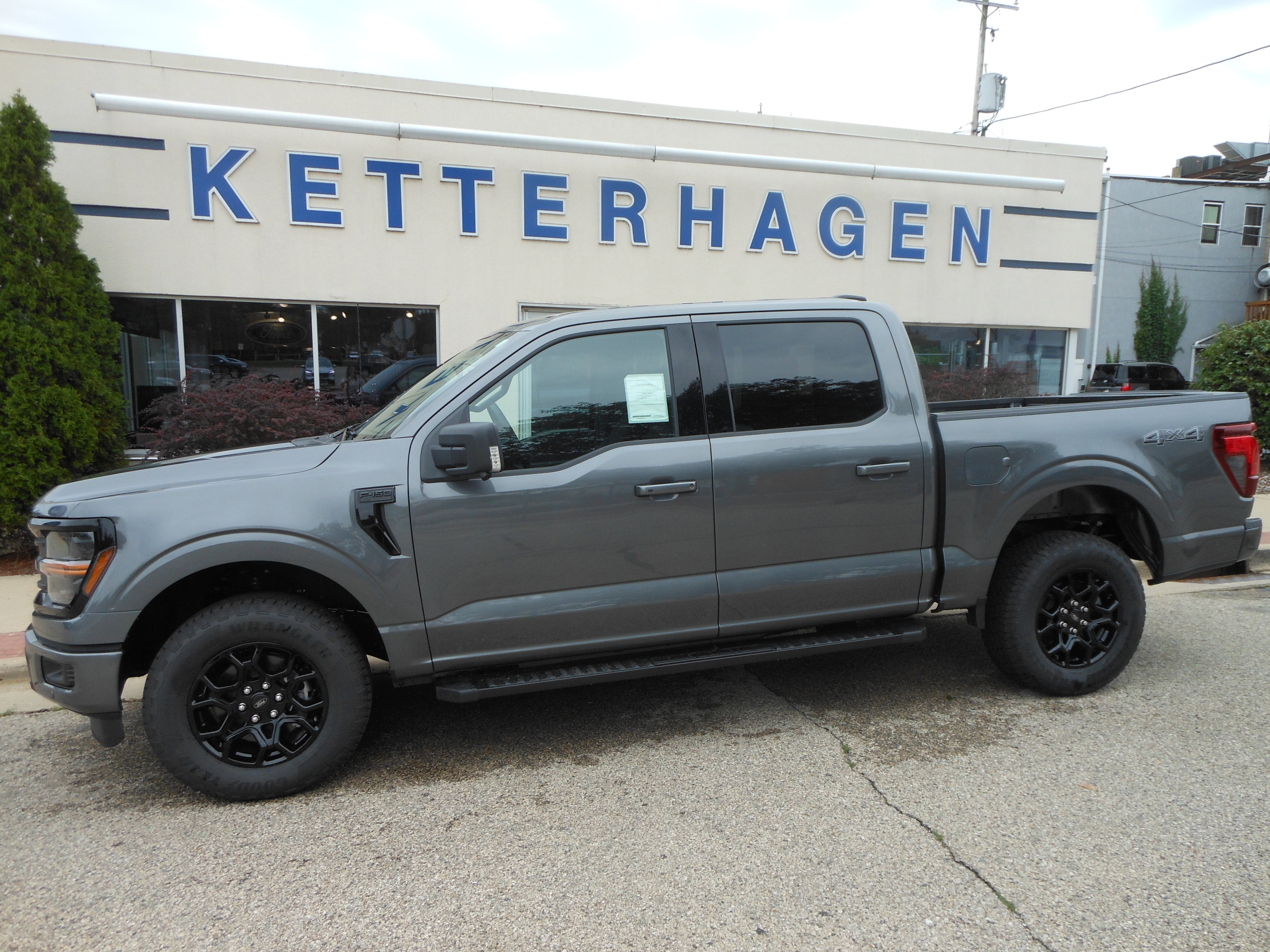2025 Ford F-150 XLT's photo