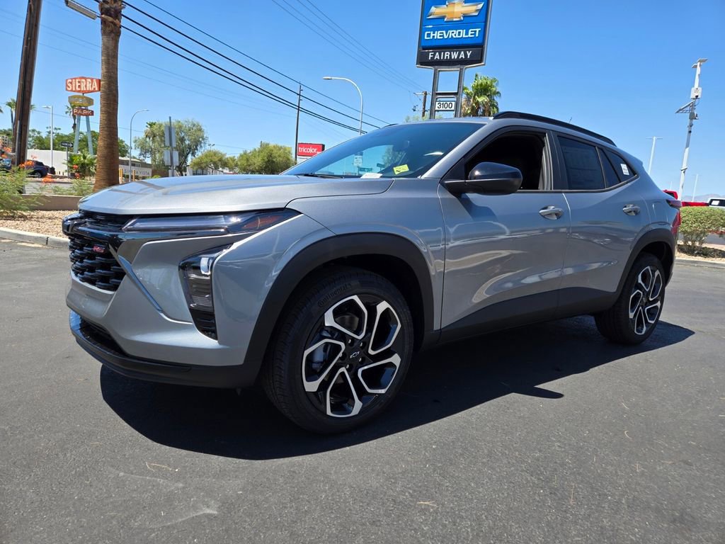 2025 Chevrolet Trax photo 2