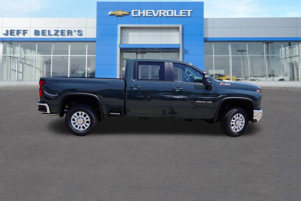 2025 Chevrolet Silverado 3500HD LT Z71 photo 2