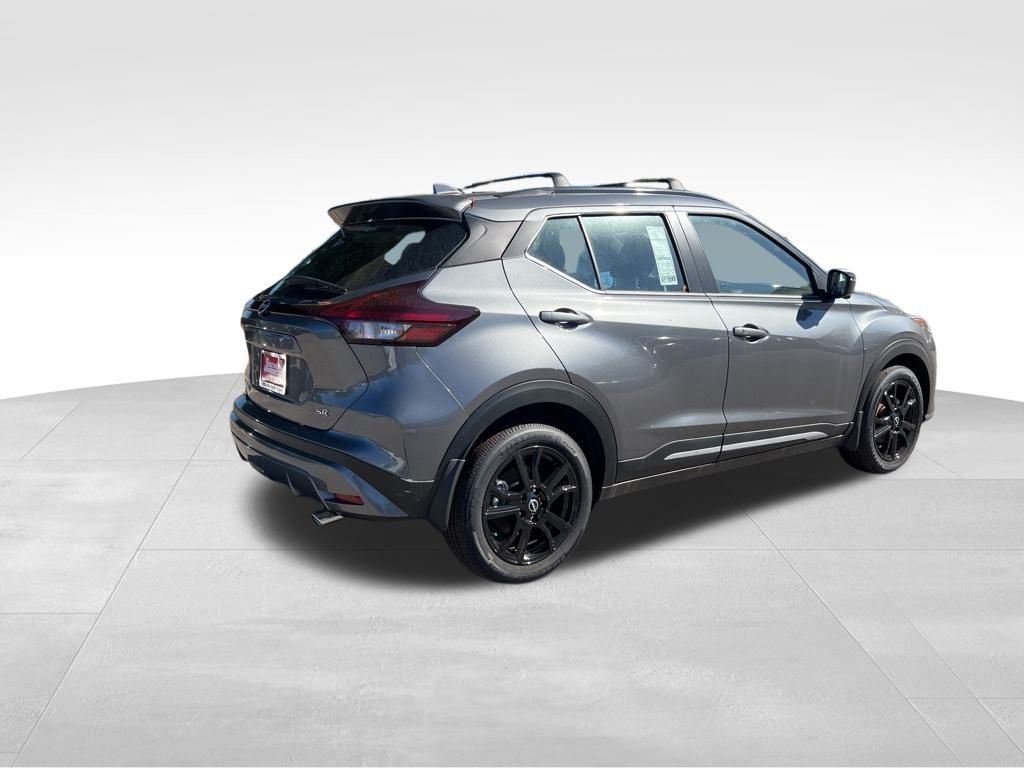2024 Nissan Kicks SR photo 4