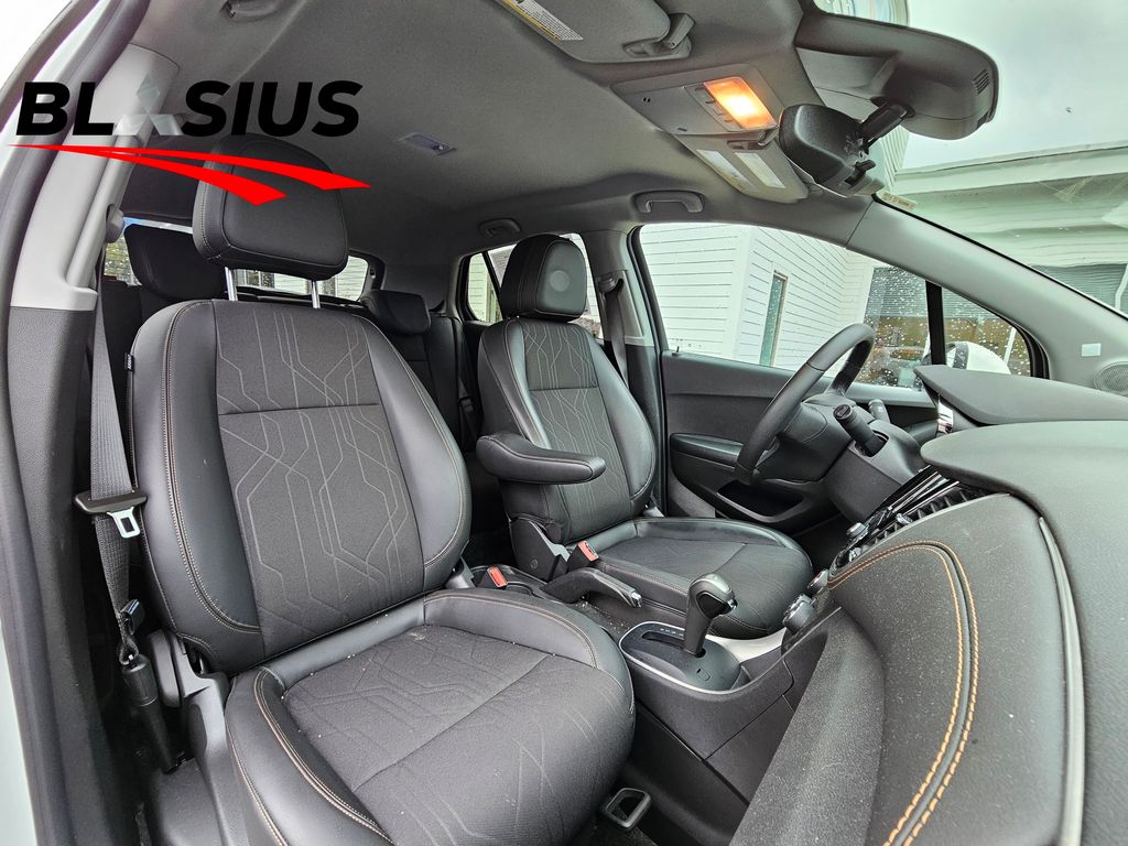 2022 Chevrolet Trax LT photo 11