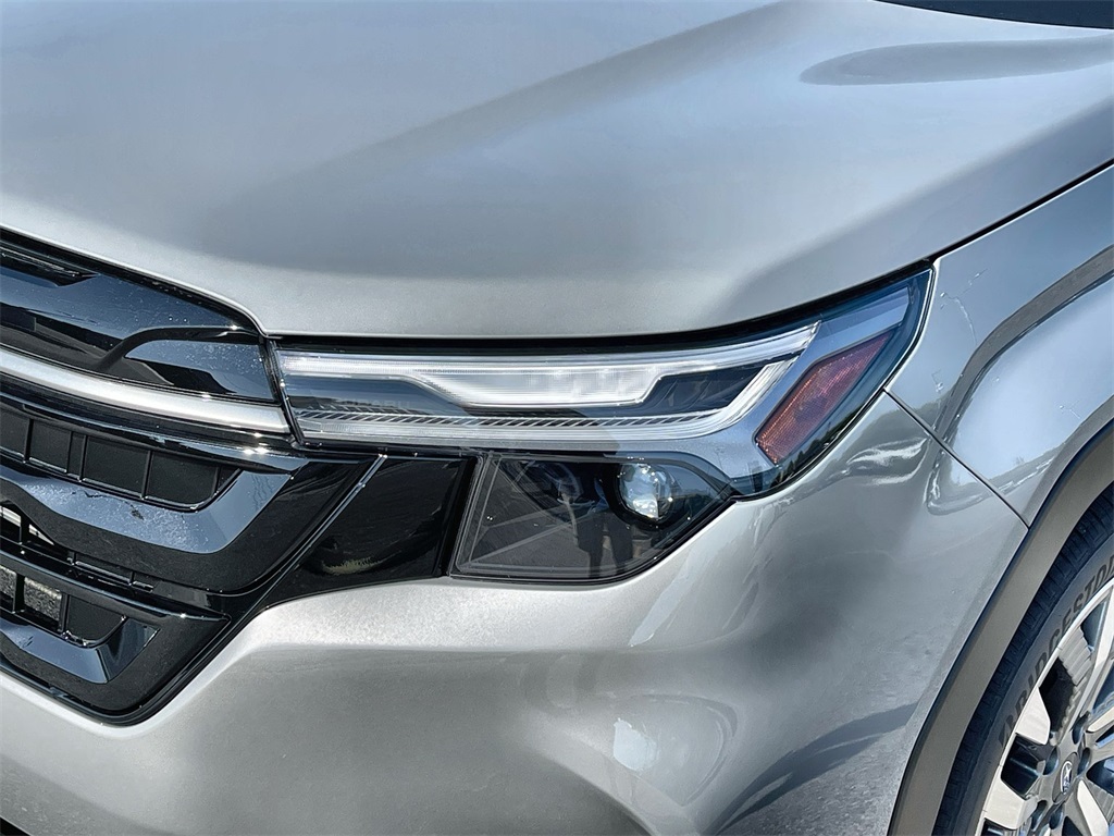 2025 Subaru Forester Touring photo 12