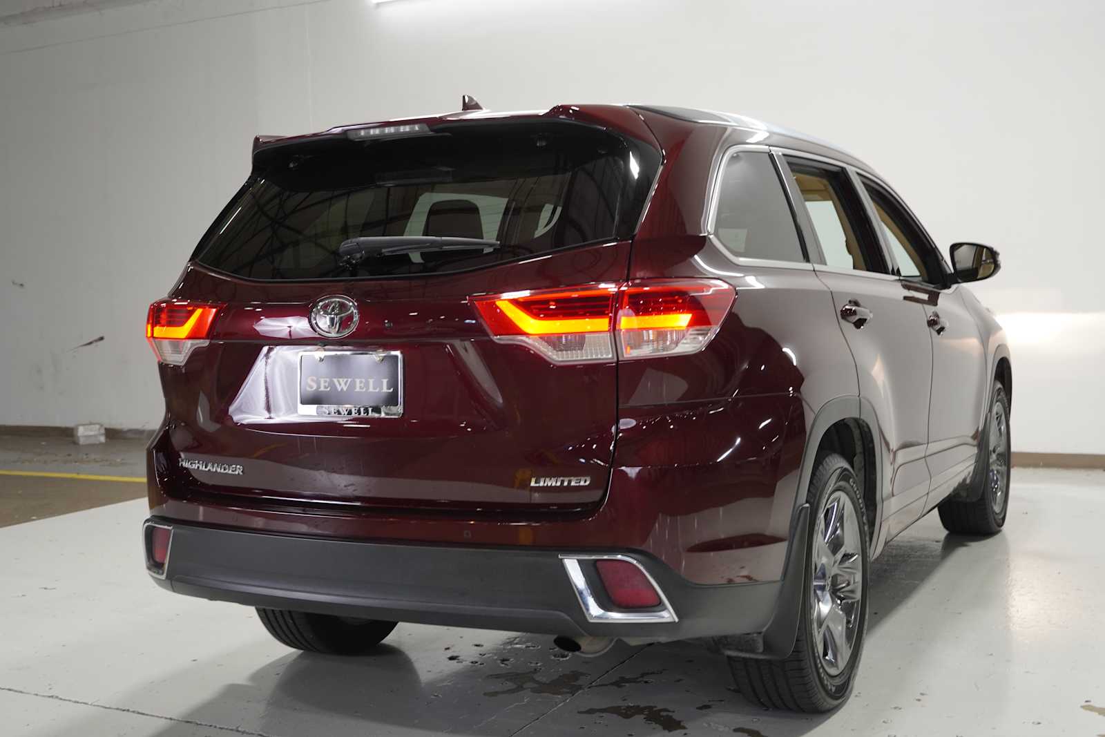 2019 Toyota Highlander Limited Platinum photo 4