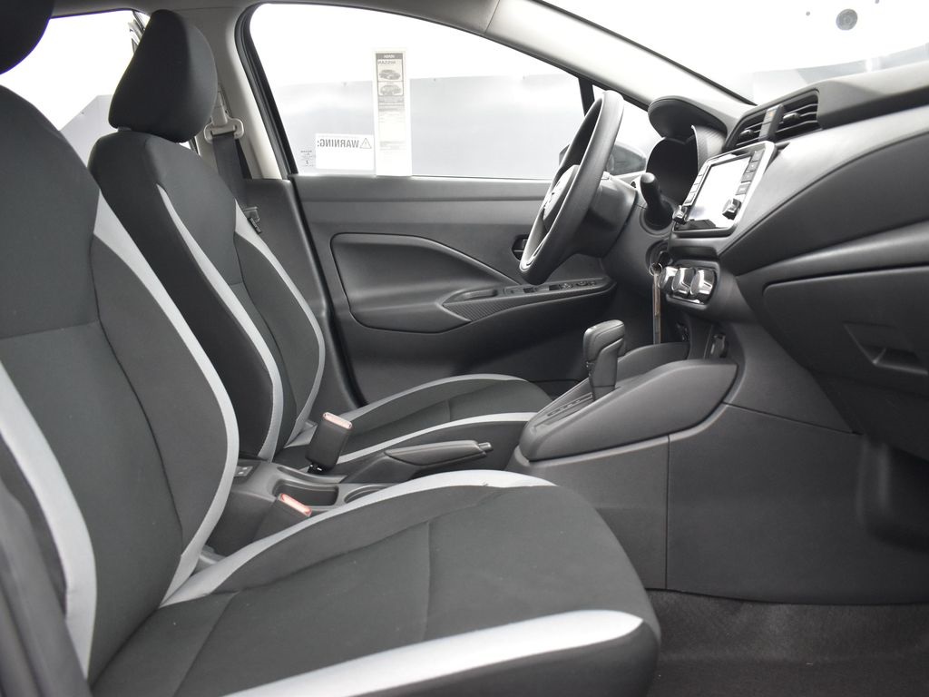 2025 Nissan Versa 1.6 S photo 17