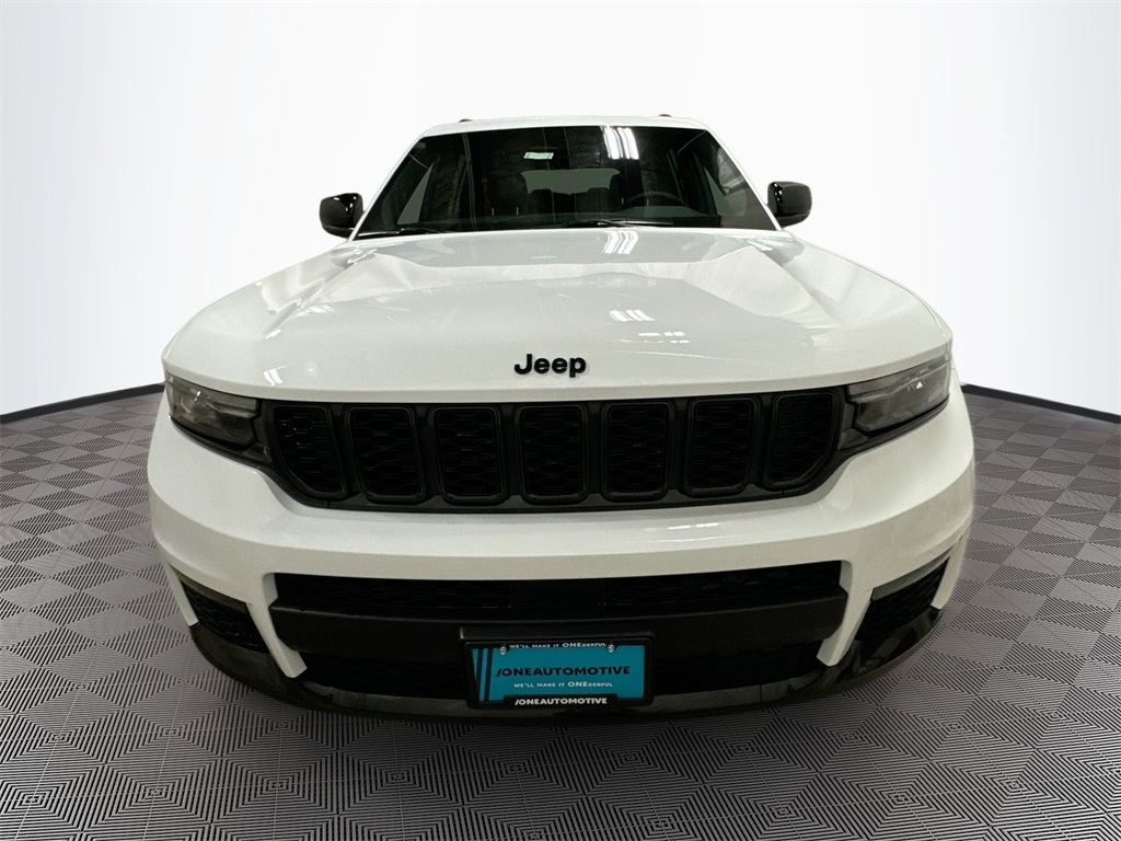 2025 Jeep Grand Cherokee Limited photo 3