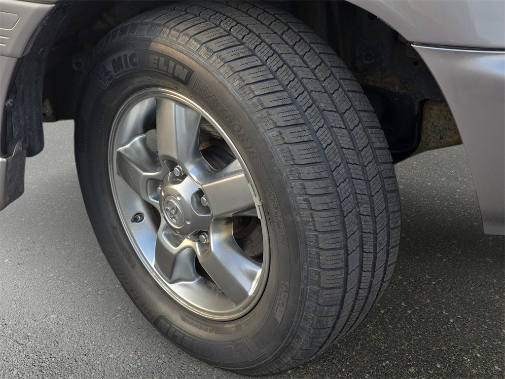 2006 Toyota Land Cruiser Base photo 28