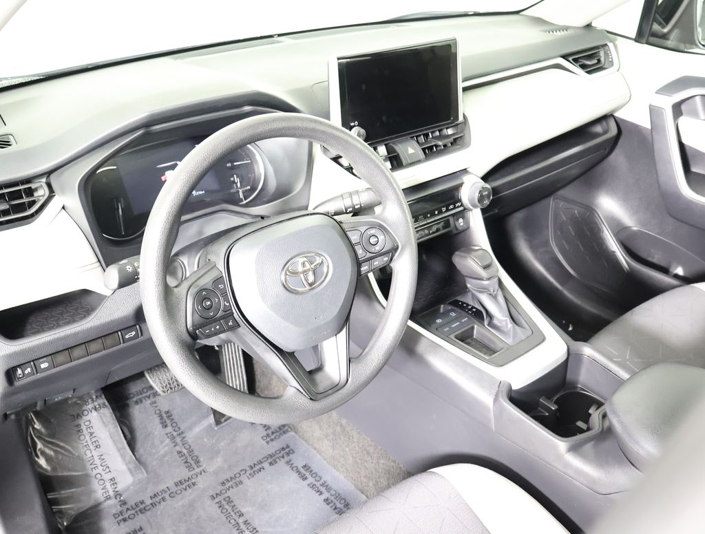 2024 Toyota RAV4 XLE photo 4