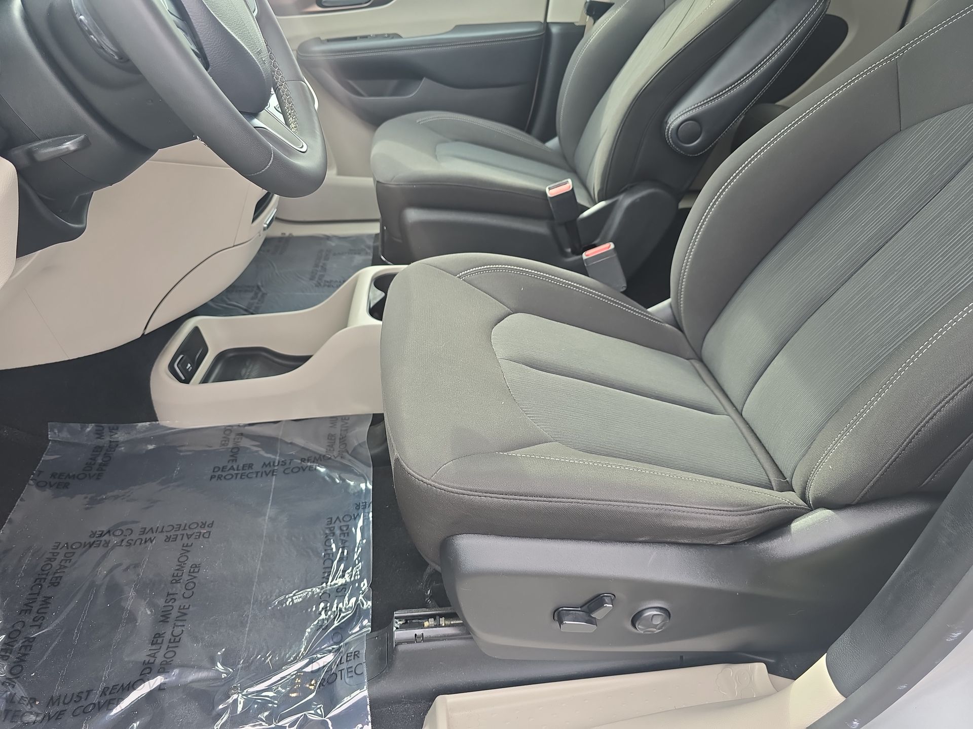 2023 Chrysler Voyager LX photo 42