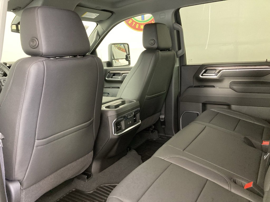 2025 Chevrolet Silverado 2500HD LTZ photo 9