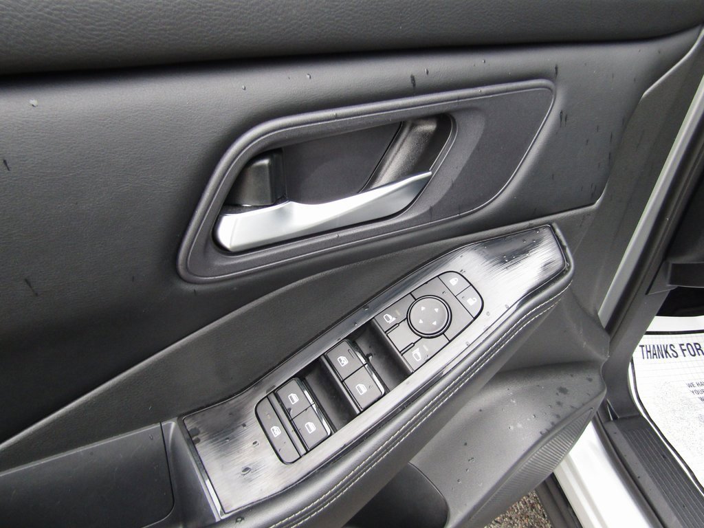 2024 Nissan Rogue SV photo 15