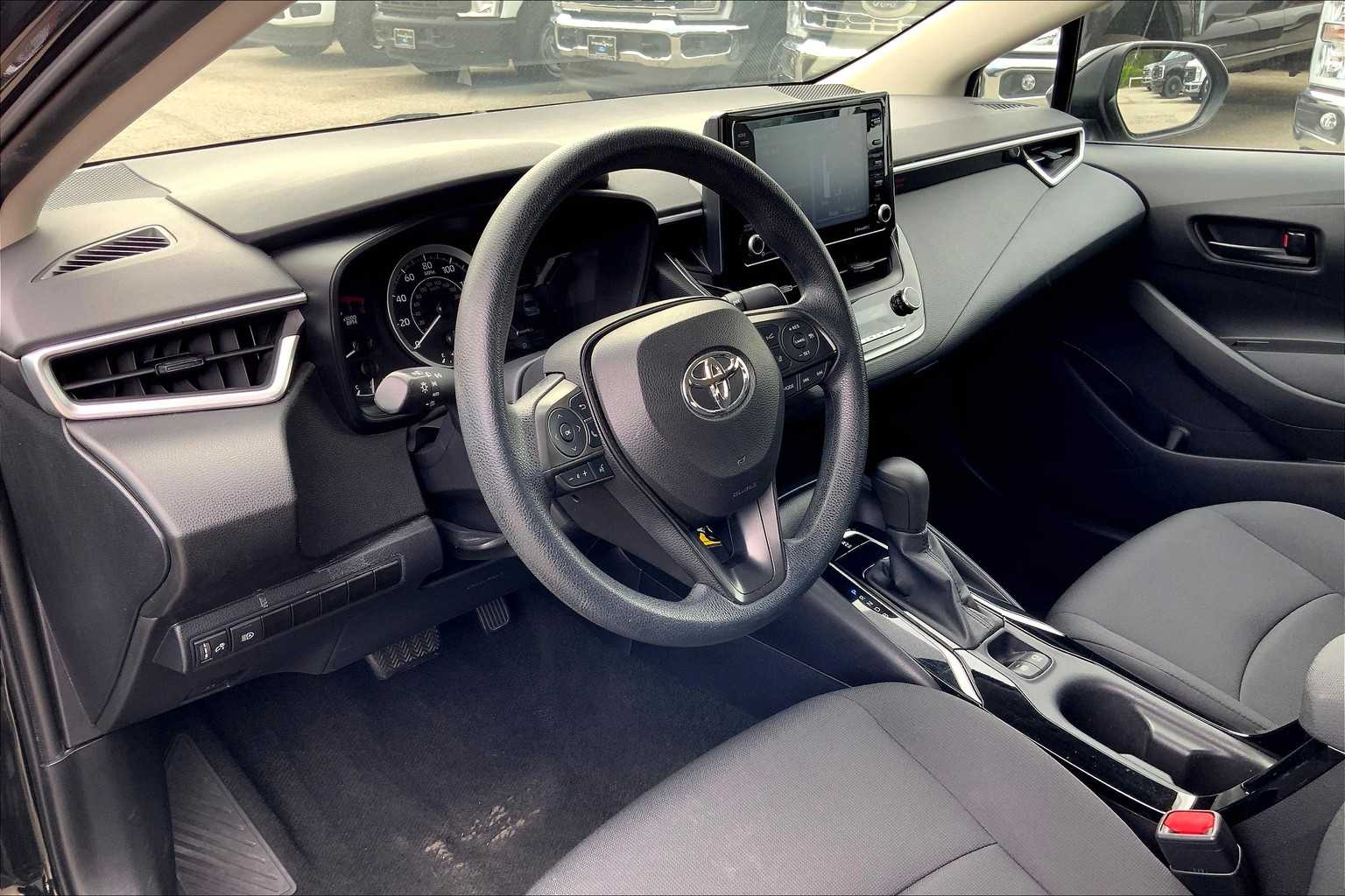 2022 Toyota Corolla LE photo 32