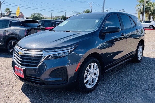 2022 Chevrolet Equinox LS photo 3