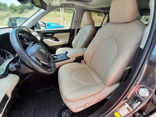 2022 Toyota Highlander XLE photo 38