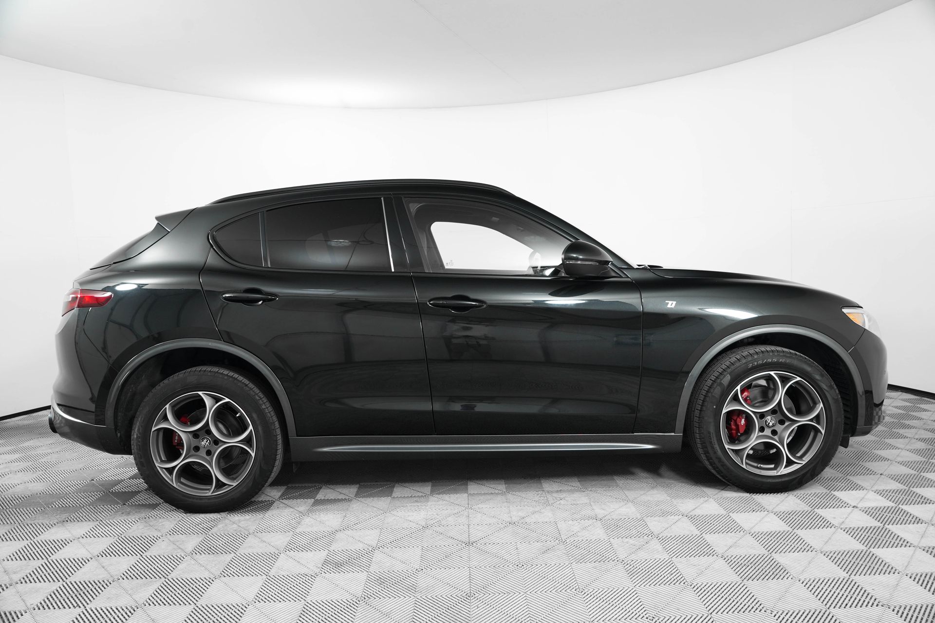 2022 Alfa Romeo Stelvio Ti photo 5