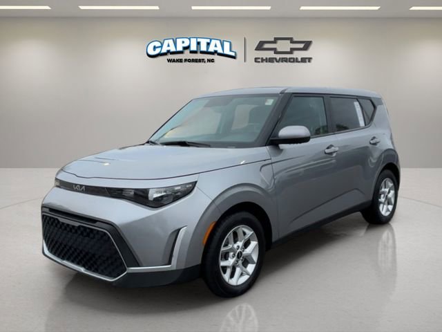 2023 Kia Soul LX's photo