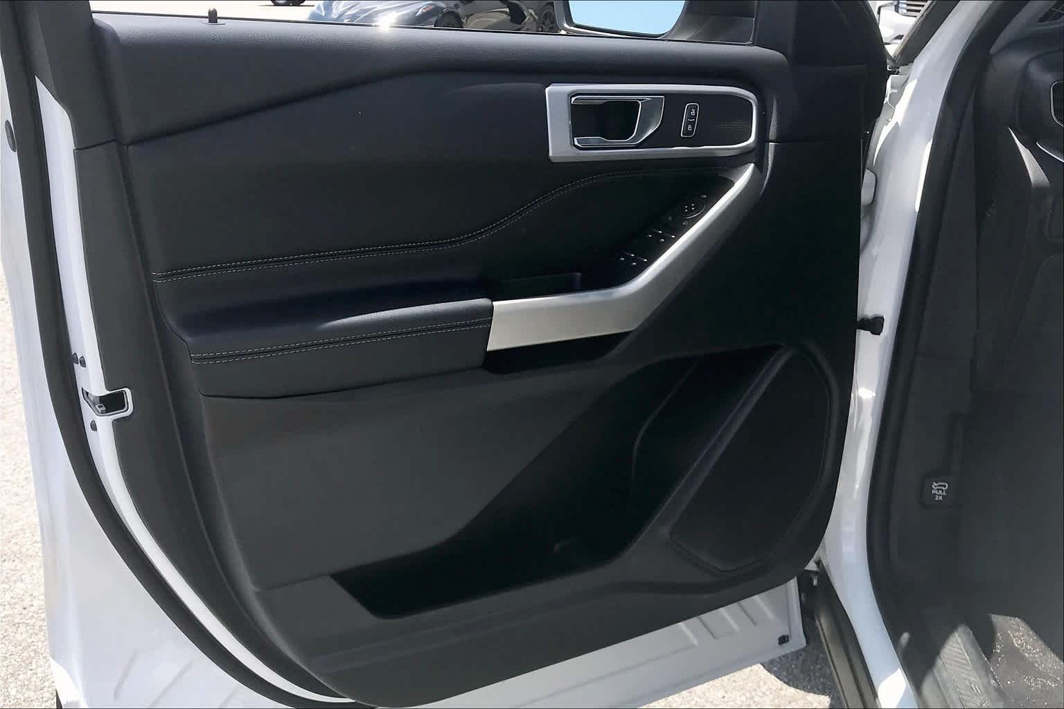 2022 Ford Explorer XLT photo 16