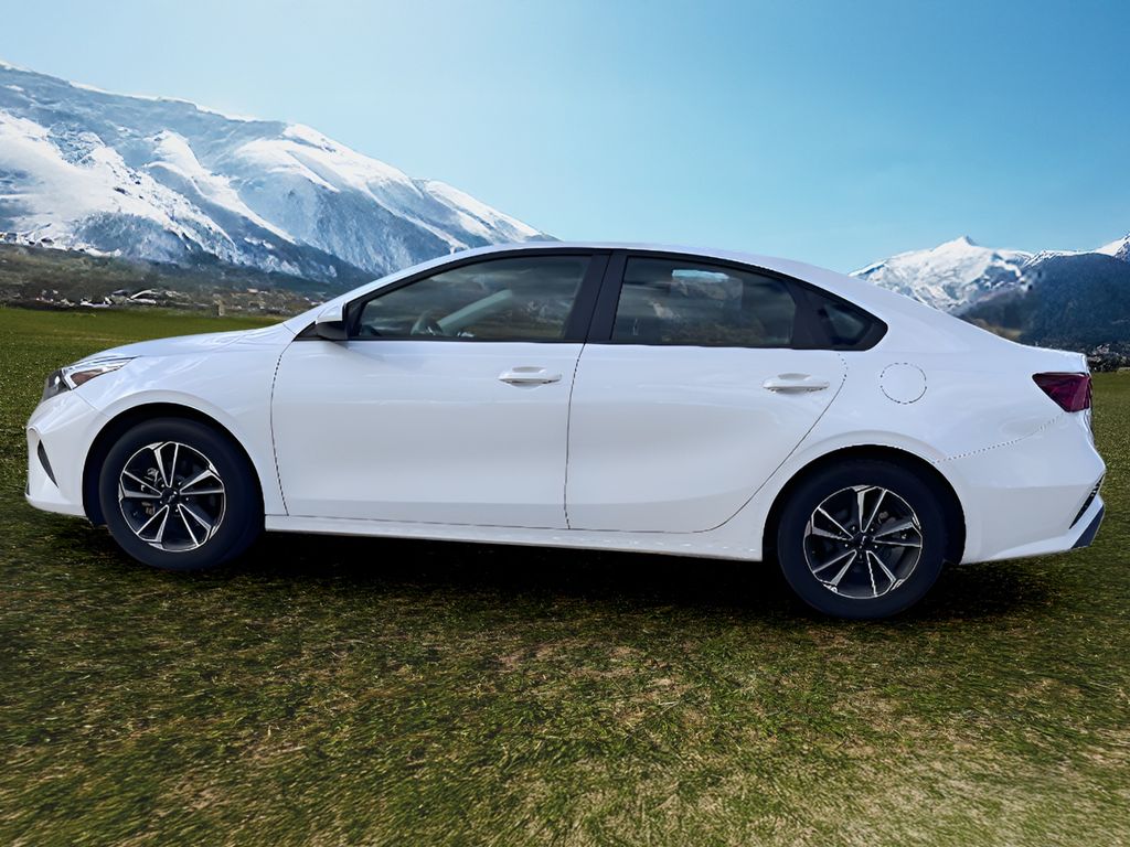 2023 Kia Forte LXS photo 2