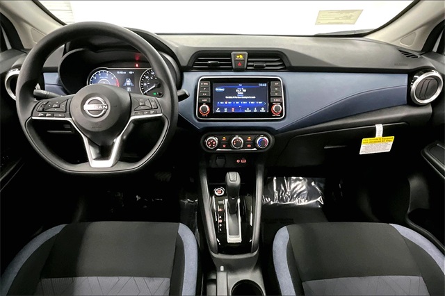 2025 Nissan Versa 1.6 SV photo 5