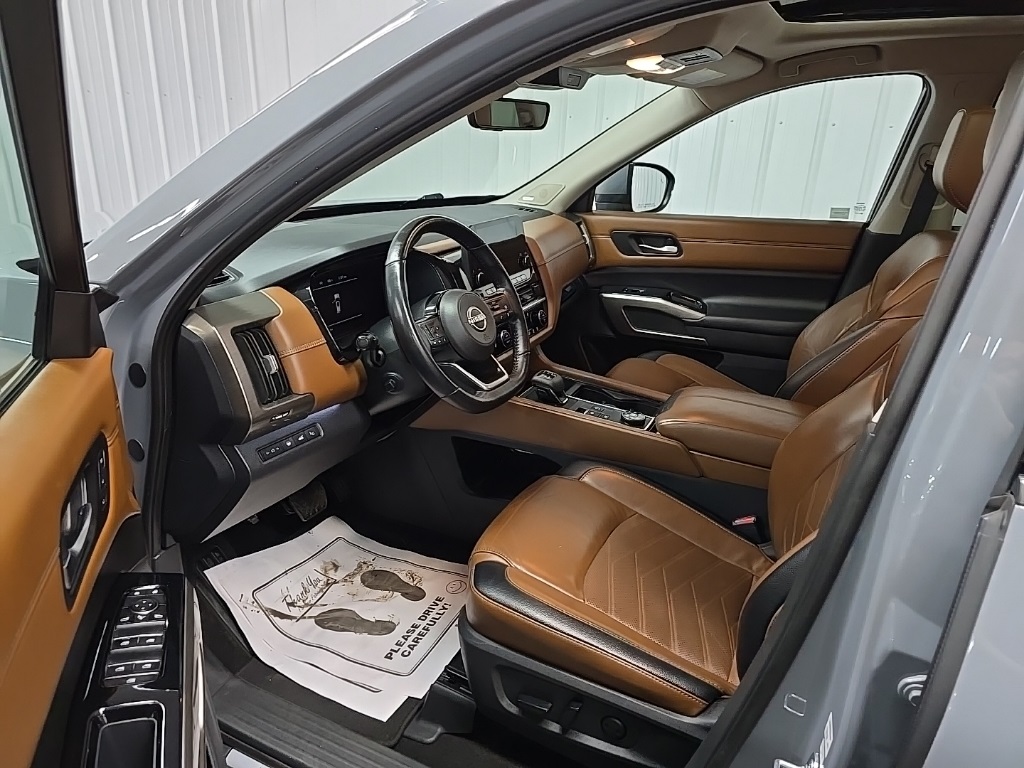 2023 Nissan Pathfinder Platinum photo 28