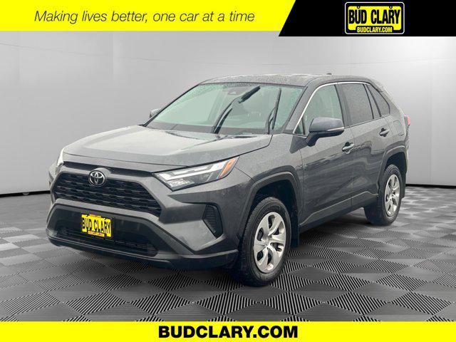 2023 Toyota RAV4 LE's photo