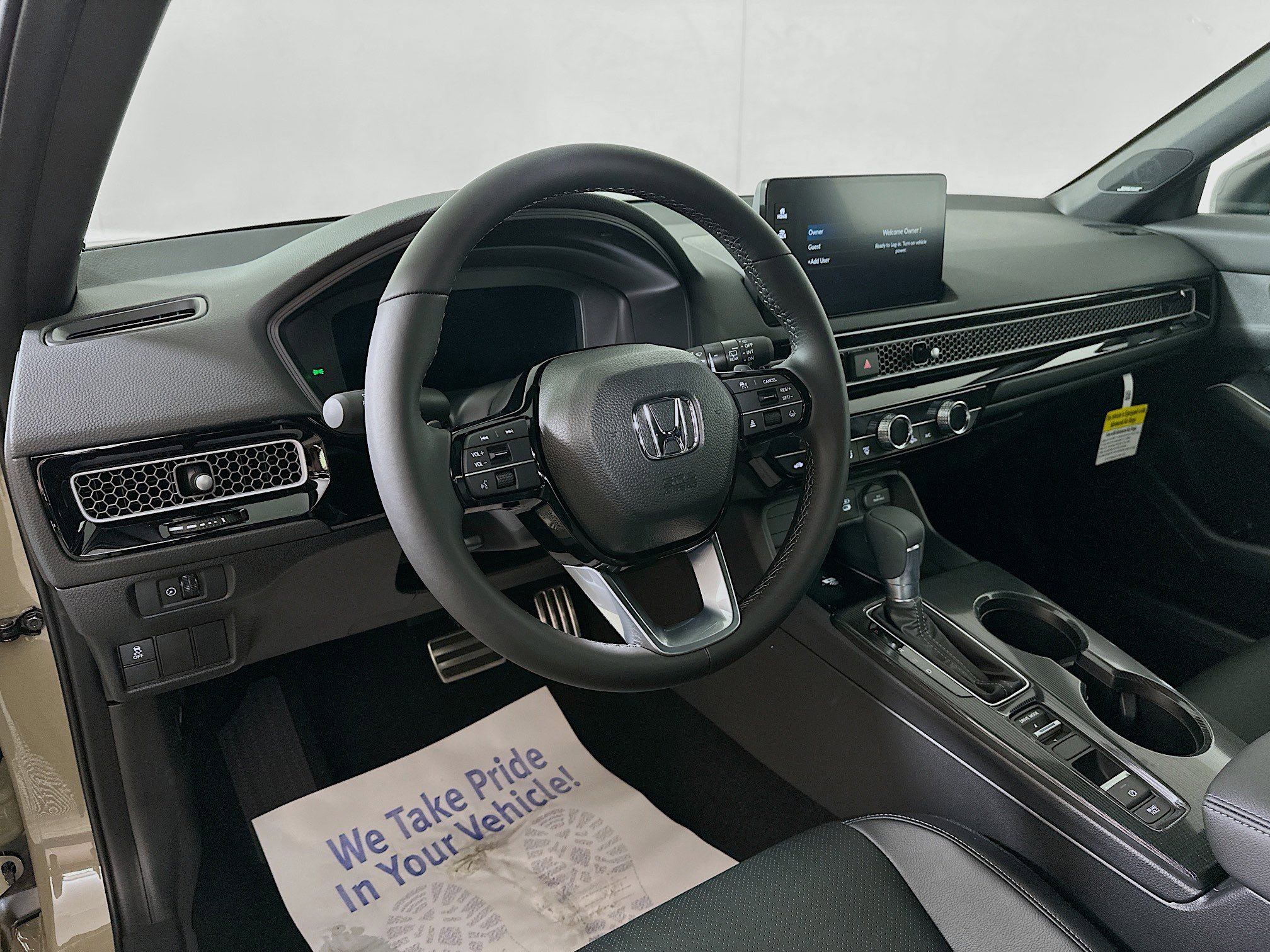 2026 Honda Civic Hatchback Touring Hybrid photo 9